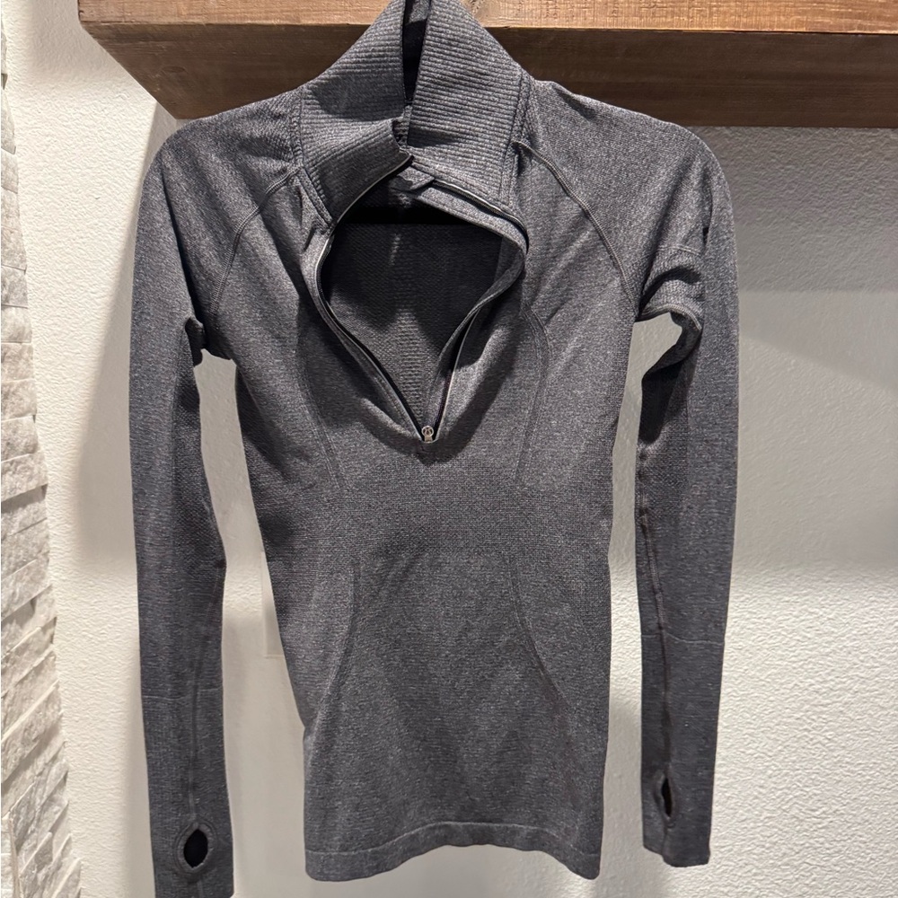 Lululemon half zip pull over size 4